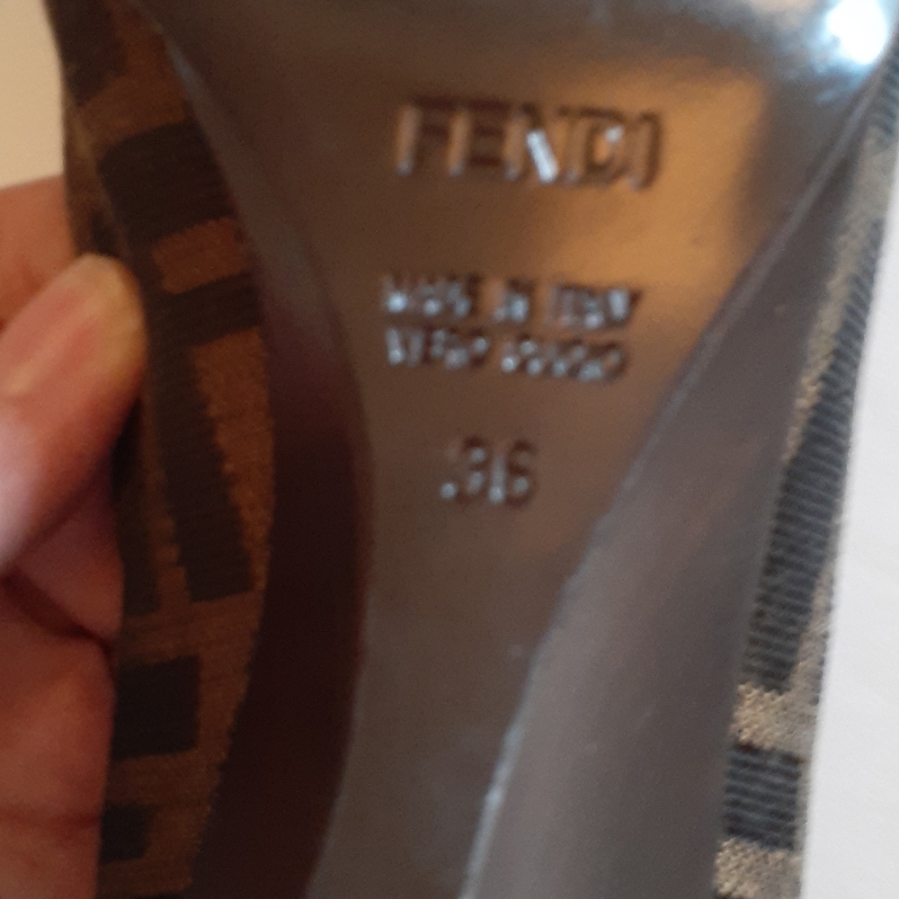 Fendi  FF Logo Shoes. - Picture 7 of 8